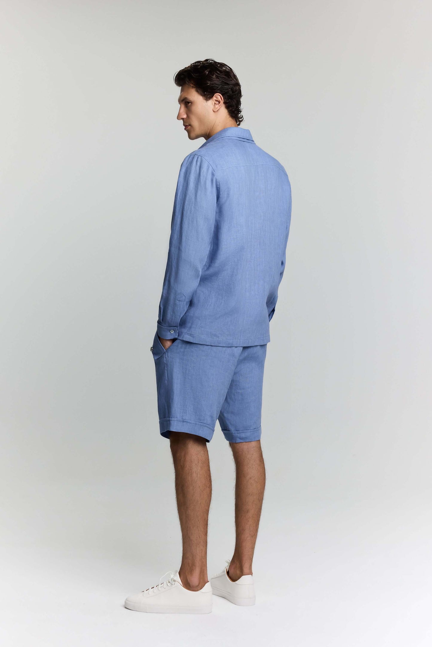 Casual light blue men's shirt, perfect for warm weather, offering a relaxed and airy feel.