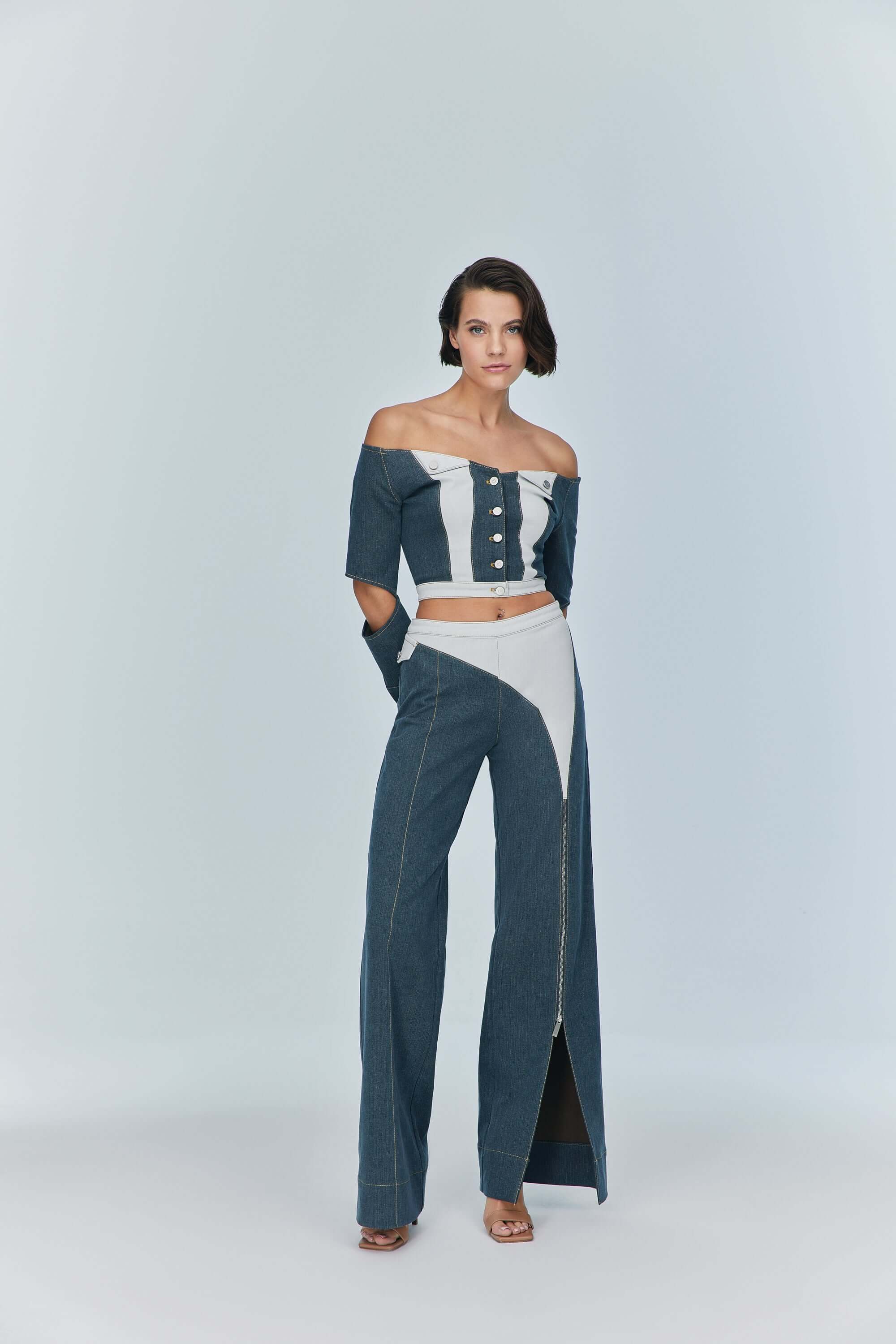 JENDUE's "Monte" blue cropped jacket, perfect for a fashion-forward, casual look.