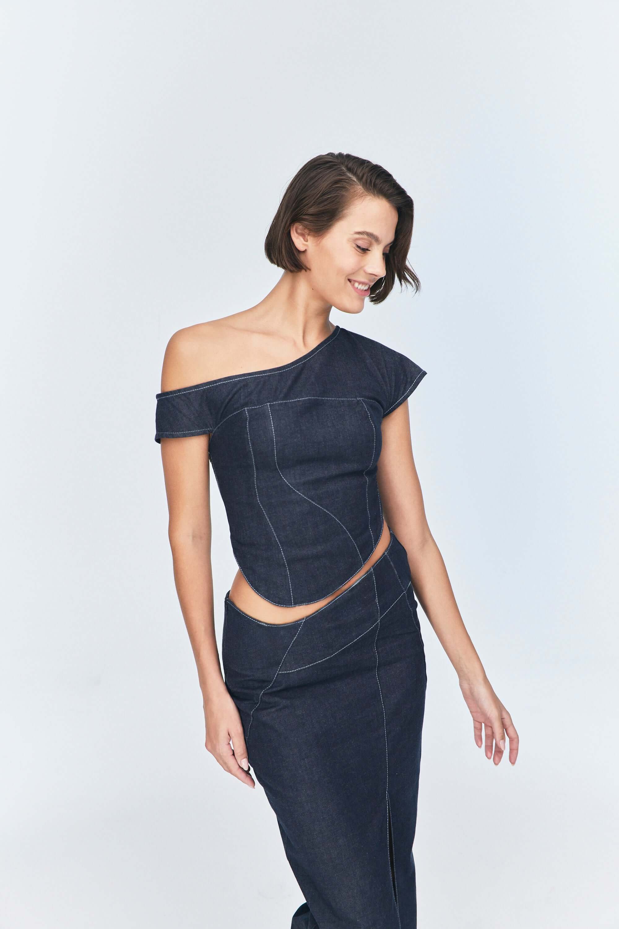 JENDUE trendy blue denim skirt, perfect for a statement, with its asymmetrical wrap effect and slit